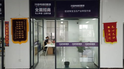 優(yōu)質(zhì)服務(wù)暖人心，平洲基地售后部獲贈(zèng)錦旗彰顯專業(yè)風(fēng)采